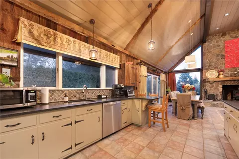 Kitchen - 59 Phillips Ln, Glocester, RI 02829 photo 3 of 4