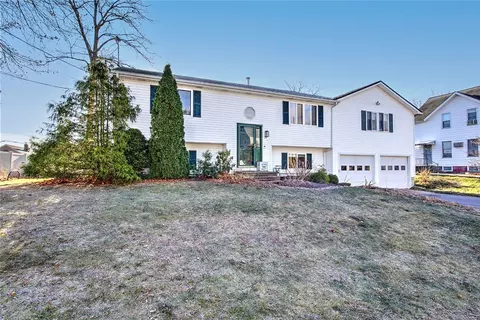 25 Sprague Ave, Lincoln, RI 02865