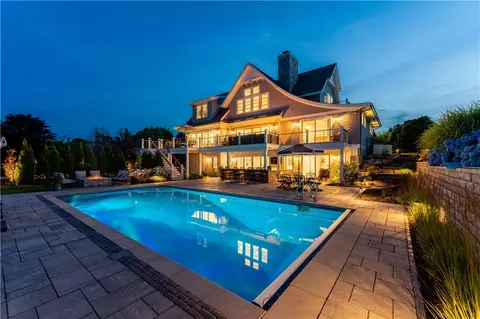 16 Bay Ter, Jamestown, RI 02835