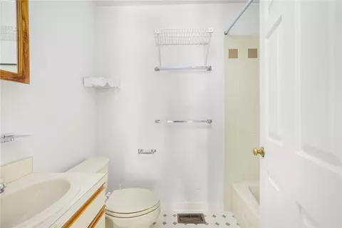 Bath - 308 Corey Ln, Middletown, RI 02842 photo 6 of 6