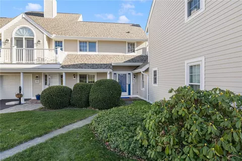 308 Corey Ln, Middletown, RI 02842