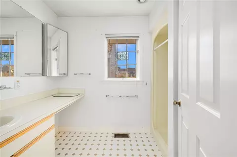 Bath - 308 Corey Ln, Middletown, RI 02842 photo 3 of 6