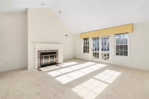 Living - 308 Corey Ln, Middletown, RI 02842 photo 3 of 8