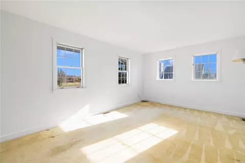 Bedroom - 308 Corey Ln, Middletown, RI 02842 photo 3 of 8