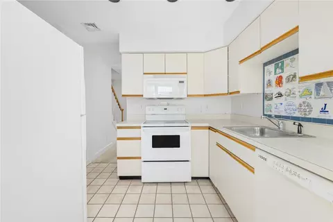Kitchen - 308 Corey Ln, Middletown, RI 02842 photo 2 of 4