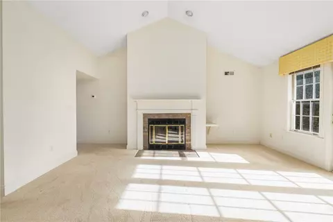 Living - 308 Corey Ln, Middletown, RI 02842 photo 2 of 8
