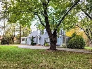 1489 Pippin Orchard Rd, Cranston, RI 02921