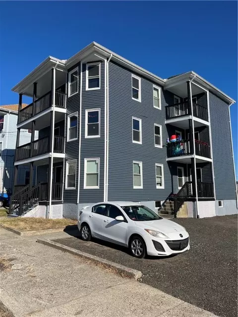 13 Hawley St, Central Falls, RI 02863