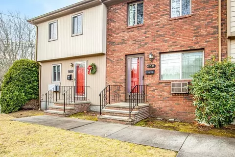65 Esmond St #B, Smithfield, RI 02917