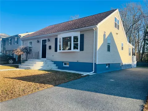 25 Sherwood Ave, North Providence, RI 02911