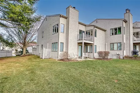 96 Windward Ln, Bristol, RI 02809