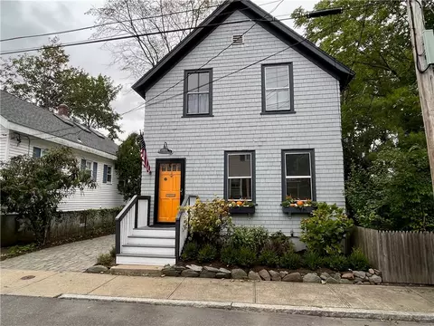 12 Lasalle Pl, Newport, RI 02840