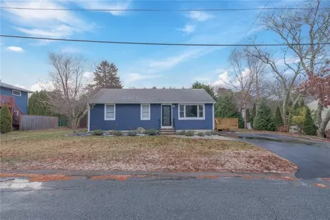 93 Hemlock Rd, South Kingstown, RI 02879