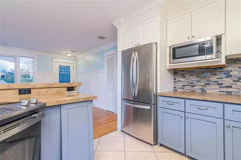 93 Hemlock Rd, South Kingstown, RI 02879 photo 6