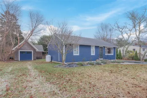 93 Hemlock Rd, South Kingstown, RI 02879 photo 2