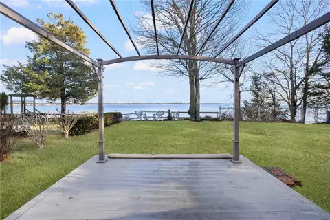 217 Namquid Dr, Warwick, RI 02888