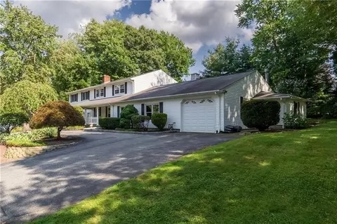 94 Carriage Dr, Lincoln, RI 02865