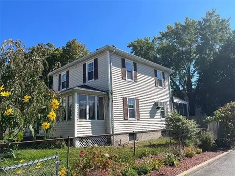 10 Pleasant St, Cumberland, RI 02864