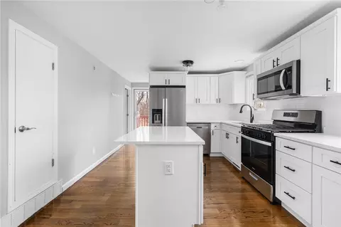 25 Ridgeway Dr, Warren, RI 02885 photo 3