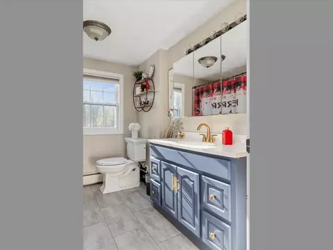 Bath - 1712 Flat River Rd, Coventry, RI 02816 photo 2 of 2