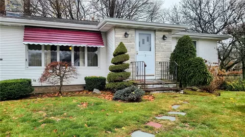 5 Lake Garden Dr, Cranston, RI 02920