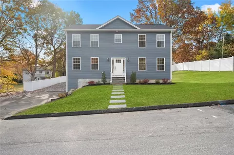 94 Mckinley St, Johnston, RI 02919