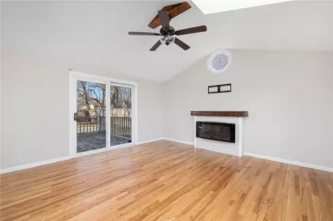 Living - 169 Bartlett Dr, Warwick, RI 02886 photo 2 of 5