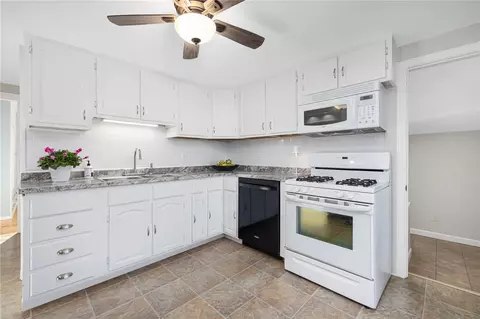 Kitchen - 169 Bartlett Dr, Warwick, RI 02886 photo 4 of 5