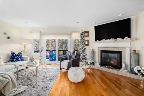 Living - 1209 Centerville Rd #5, Warwick, RI 02886 photo 2 of 4