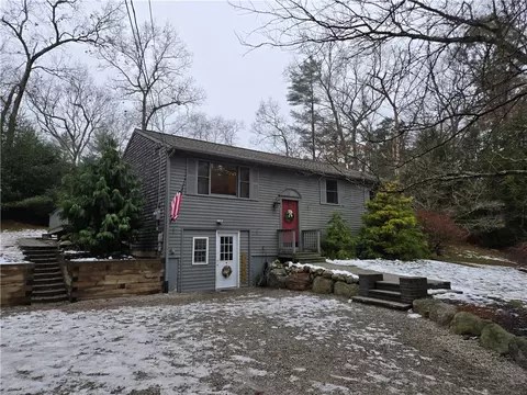 110 Foster Center Rd, Foster, RI 02825