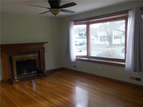 Living - 18 Marshall Rd, Woonsocket, RI 02895 photo 2 of 3