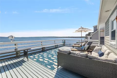 115 Seaconnet Blvd, Portsmouth, RI 02871