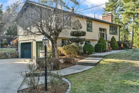 3 Pond View Ct, West Greenwich, RI 02817