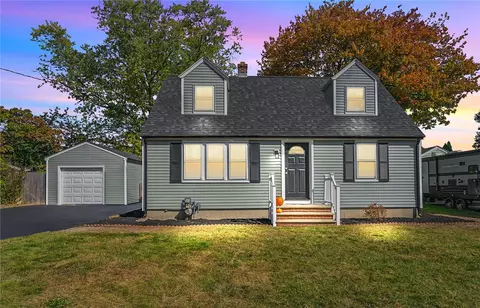 28 Ithaca St, Warwick, RI 02889