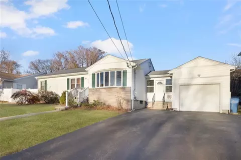 106 Fountain Ave, Cranston, RI 02920
