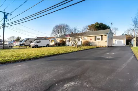 19 Narrows Rd, Bristol, RI 02809