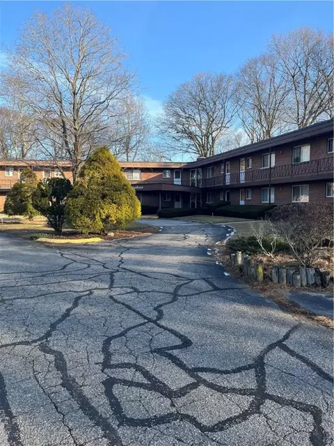 72 W Shore Rd #207, Warwick, RI 02889