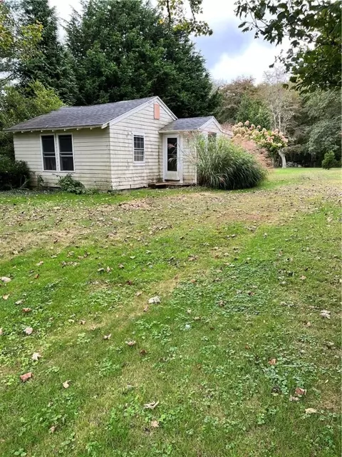Exterior - 25 Maple Ave, Little Compton, RI 02837 photo 5 of 11