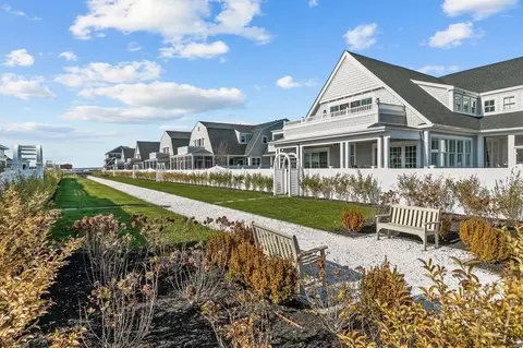 168 Newport Beach Dr, Portsmouth, RI 02871