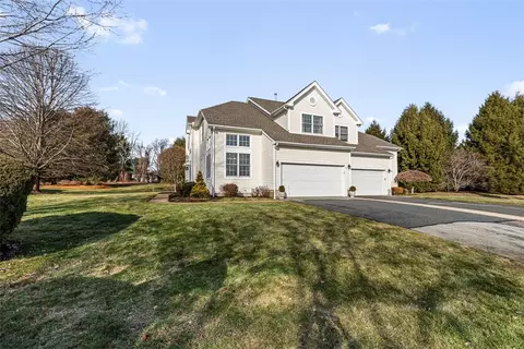 40 Deep Meadow Ln, East Greenwich, RI 02818