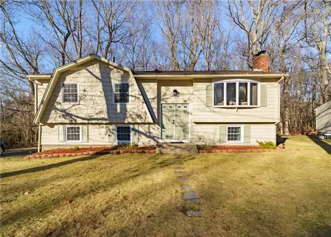 37 Elizabeth Ct, West Warwick, RI 02893