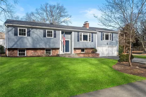 53 Rip Van Winkle Cir, Warwick, RI 02886 photo 3