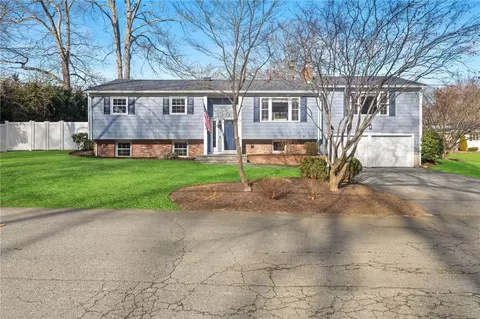 53 Rip Van Winkle Cir, Warwick, RI 02886 photo 2