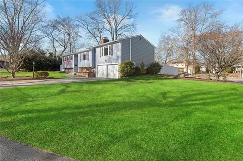 53 Rip Van Winkle Cir, Warwick, RI 02886 photo 4