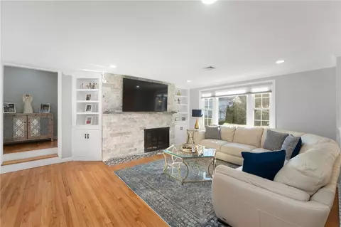 53 Rip Van Winkle Cir, Warwick, RI 02886 photo 6