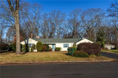 233 Miantonomo Dr, Warwick, RI 02888