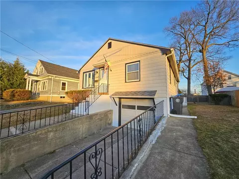 70 N Clarendon St, Cranston, RI 02910