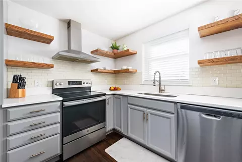 70 Carroll Ave #712, Newport, RI 02840