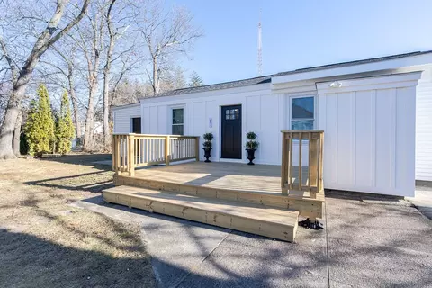 1 Ipswich St, Johnston, RI 02919