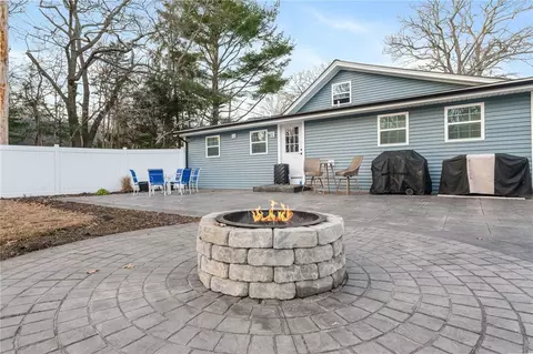 Exterior - 81 Greenleaf St, Fall River, MA 02721 photo 4 of 8